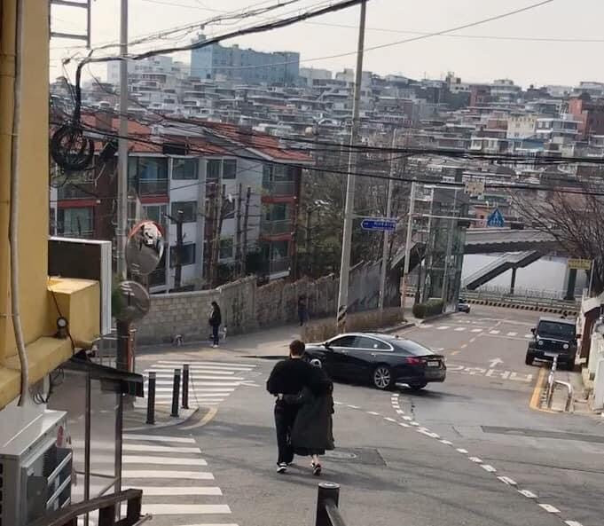 Xuất hiện cặp đôi Kbiz mê mẩn món ăn Việt : Nhiều lần hẹn hò bí mật ở nhà hàng Việt Nam Ảnh 7