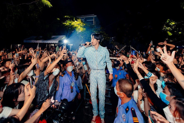 Đen Vâu đã có một pha xử lí vô cùng tinh tế khiến fan hâm mộ vô cùng tự hào.