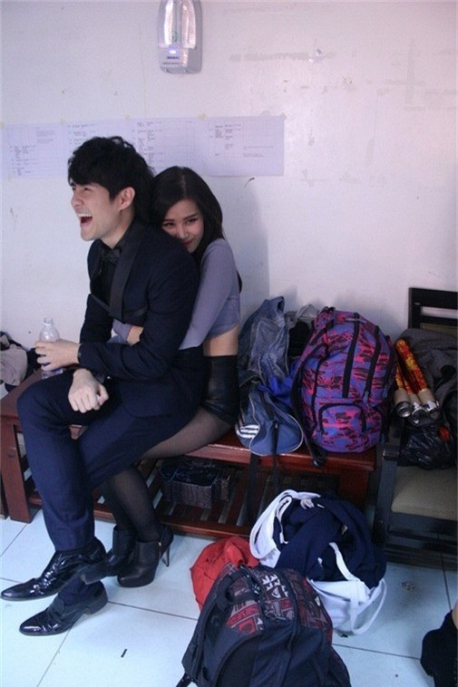 Khoảnh khắc ngọt ngào của Đông Nhi bên Ông Cao Thắng