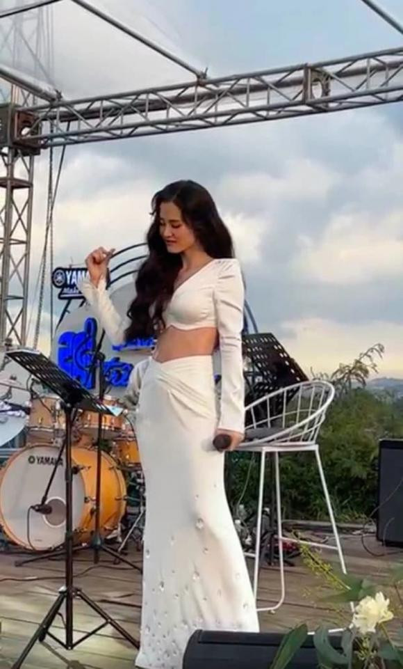 Vóc dáng nóng bỏng khó tin của bà mẹ 1 con