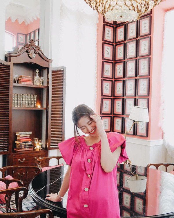 Tại thời điểm khi mang bầu bé Winnie, diện mạo của Đông Nhi không có quá nhiều sự thay đổi