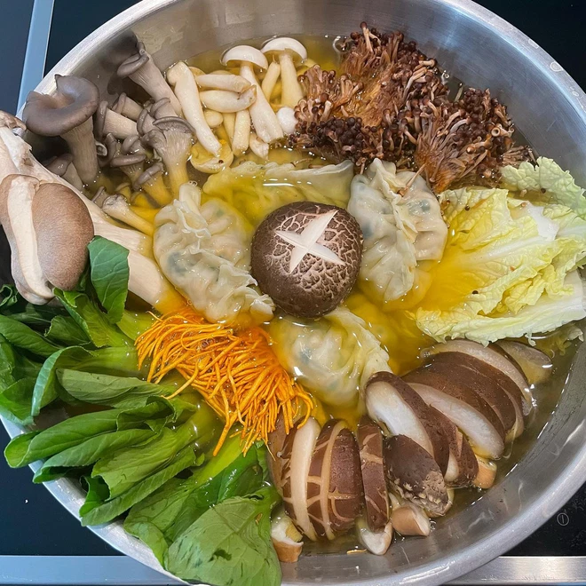 Không chỉ xinh đẹp, Son Ye Jin cũng rất giỏi nấu ăn.