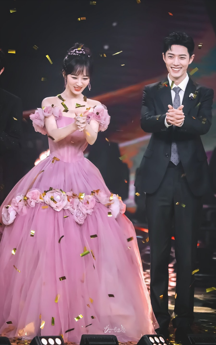 Tiêu Chiến từng bị đặt nghi vấn 'phim giả tình thật' với Dương Tử vì ánh mắt quá tình cảm.