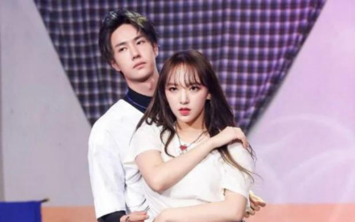 Khoảnh khắc huyền thoại: Vương Nhất Bác bị chỉ trích thờ ơ với bạn diễn.