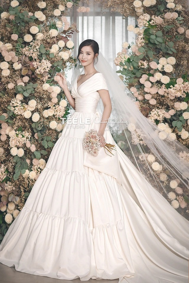 Style cô dâu cổ điển của mỹ nhân Việt: Huyền thoại Đông Nhi 'gác kiếm' trước chị đại Ngô Thanh Vân Ảnh 8