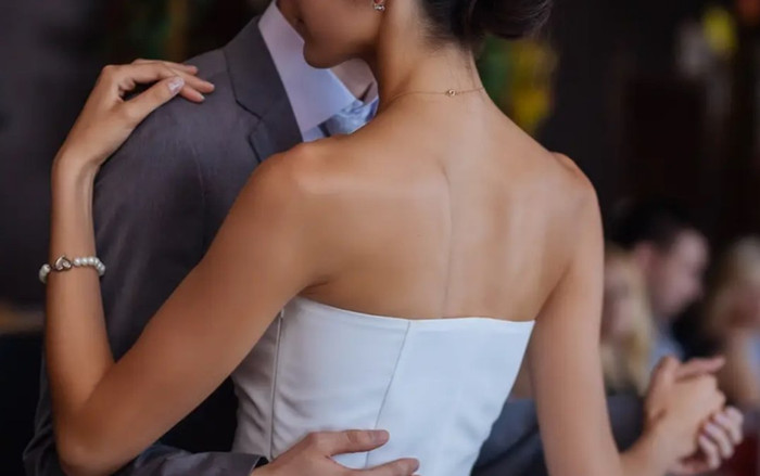 Vừa nhìn thấy mặt chú rể trong lễ cưới, cô dâu 'quay ngoắt 180 độ' đòi hủy hôn vì một lý do Ảnh 2