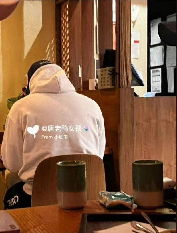 Một khán giả Trung Quốc kể lại chuyện vô tình gặp vợ chồng Hyun Bin và Son Ye Jin tại một nhà hàng ở New York.&nbsp;