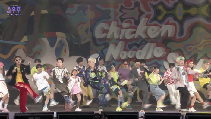 Niềm vui không trọn vẹn của fan khi BTS phát hành 2021 MUSTER SOWOOZOO DVD thiếu mất thứ quan trọng Ảnh 7