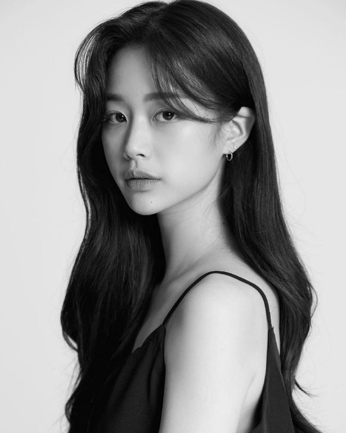 'Tình đầu' của Sehun (EXO) trong phim mới sở hữu nhan sắc thế nào mà khiến netizen trầm trồ? Ảnh 7