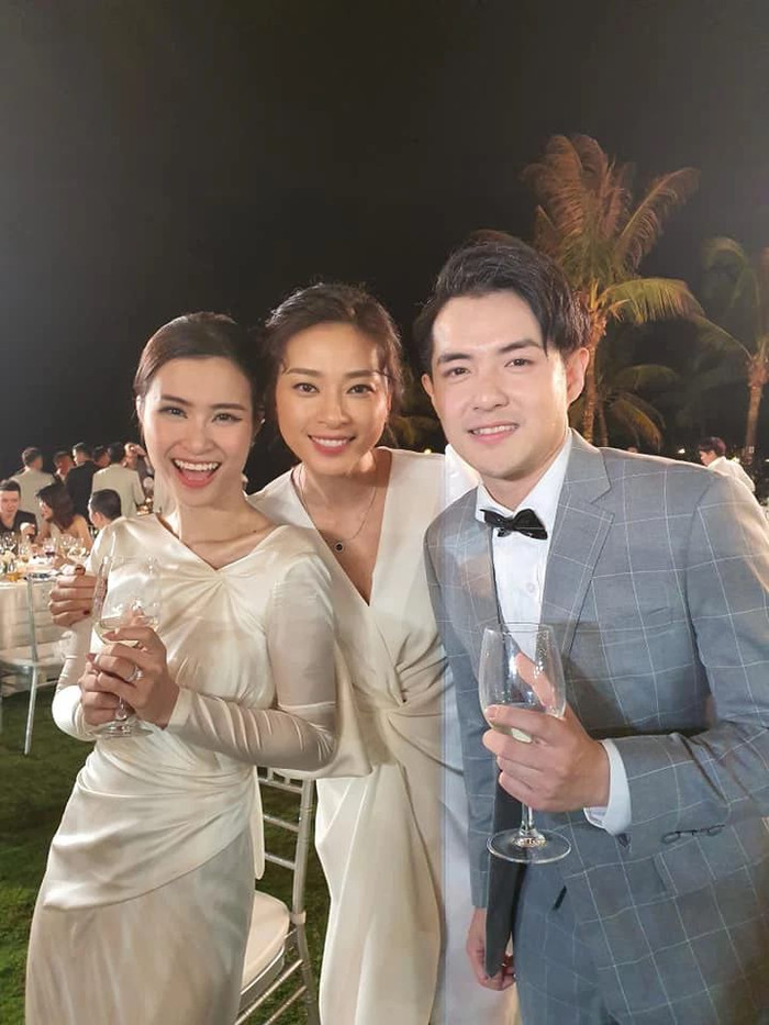  'Ông bà mối' Đông Nhi và Ông Cao Thắng cũng là một trong những dàn khách mời 'khủng' trong đám cưới của 'Đả nữ'.