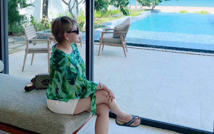 Lê Giang vi vu trời Tây, khoe hàng hiệu và nhẫn kim cương chói lóa Ảnh 2