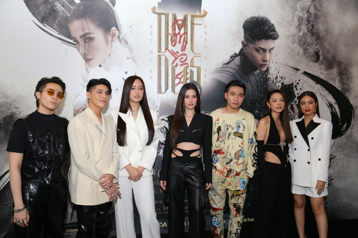 Dàn khách mời đình đám xuất hiện trong MV.