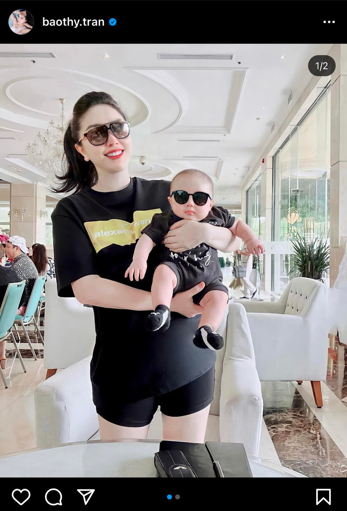 Cô thường xuyên dẫn con trai mình đi đây đi đó.