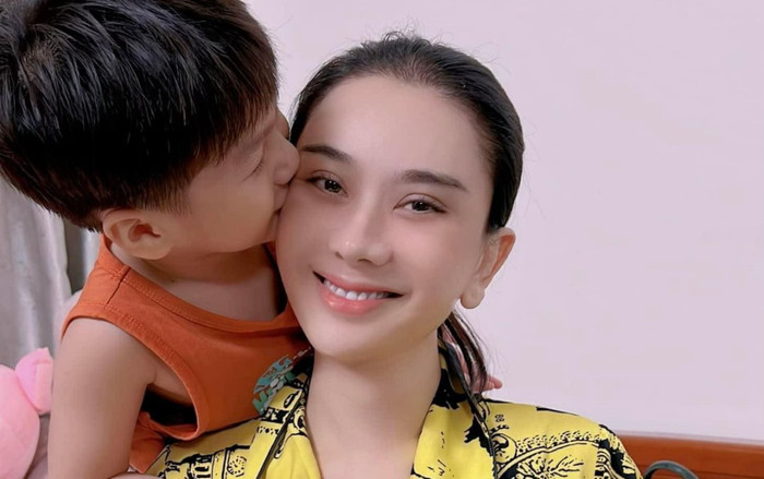 Hậu ly hôn, Lâm Khánh Chi hiếm hoi đăng ảnh bên con trai kèm theo lời nhắn nhủ đầy xúc động Ảnh 2