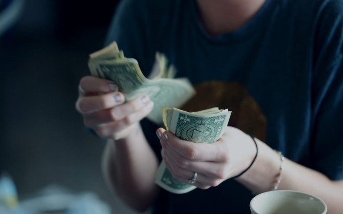 Nếu chưa có thu nhập ổn định, đừng bao giờ chi tiêu cho những việc này Ảnh 2