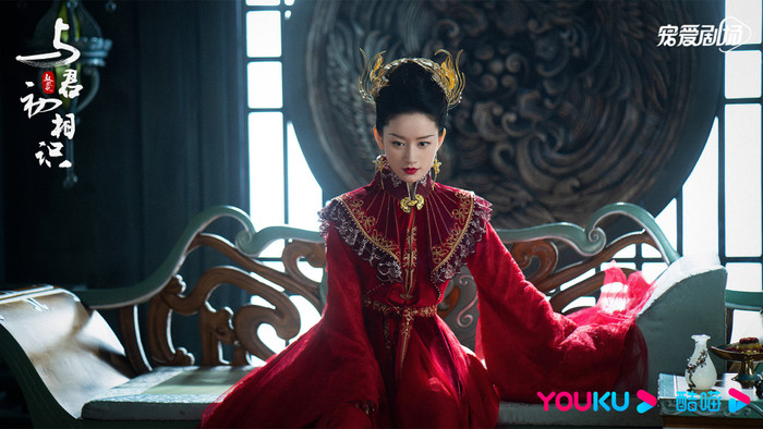 Khổ như Địch Lệ Nhiệt Ba: Hết bị Triệu Lộ Tư, Quách Hiểu Đình lấn át lại bị sao nữ kém tiếng vượt mặt Ảnh 7