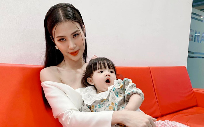 Đông Nhi chuẩn hình tượng 'mẹ bỉm sữa' Vbiz qua loạt ảnh này Ảnh 2