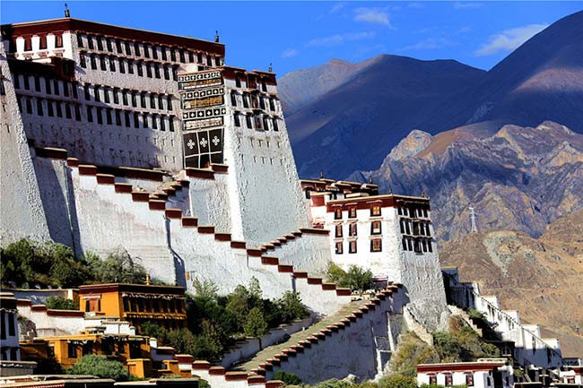 Nhà vệ sinh cung điện được cho là cất giấu nửa số vàng thế giới có gì mà ai cũng tò mò muốn khám phá? Ảnh 6