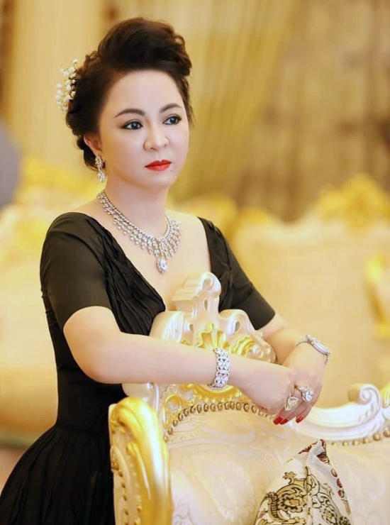 Bà Nguyễn Phương Hằng 