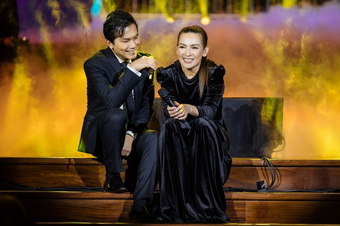 Mạnh Quỳnh và Phi Nhung.