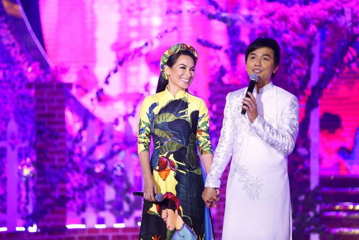 Chi tiết Mạnh Quỳnh khiến fan không cầm được nước mắt trong đêm nhạc tưởng nhớ Phi Nhung Ảnh 7