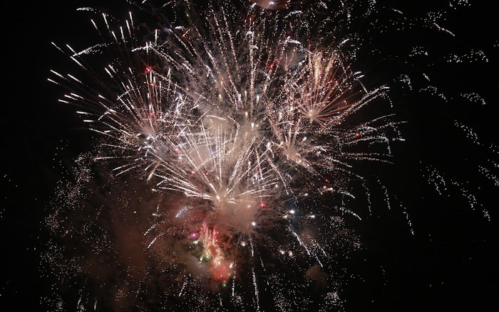 Ảnh: Chiêm ngưỡng màn pháo hoa rực rỡ, mãn nhãn tại biển Thiên Cầm Ảnh 2