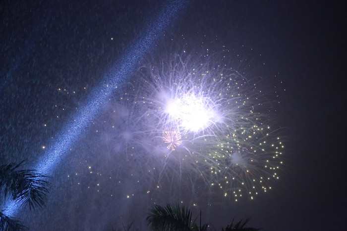 Ảnh: Chiêm ngưỡng màn pháo hoa rực rỡ, mãn nhãn tại biển Thiên Cầm Ảnh 9