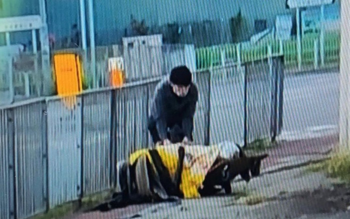 Thanh niên sát hại bạn gái, kéo lê xác ngoài đường giữa ban ngày, nhân chứng kể lại cảnh tượng 'hãi hùng' Ảnh 2