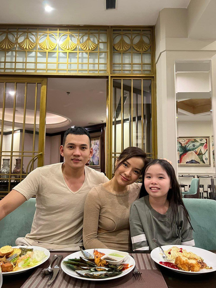 Phương Trinh Jolie công khai con gái riêng 9 tuổi, mối quan hệ của Lý Bình và nhóc tì được khán giả đặc biệt chú ý. 