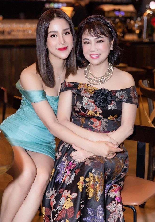 Điểm danh dàn sao Việt dù đã ly hôn nhưng được gia đình chồng cưng chiều hết mực Ảnh 3