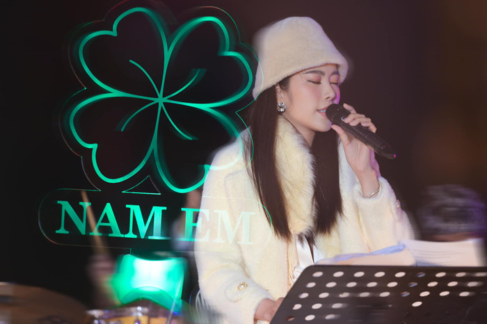 Nam Em là người đẹp hiếm hoi đi hát trong sự ủng hộ của số đông khán giả 