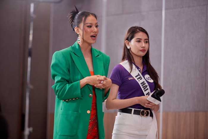 Vũ Thu Phương chê thẳng mặt thí sinh: 'Các em catwalk mà đánh tay quá mạnh là giống đi chợ rồi đó' Ảnh 5