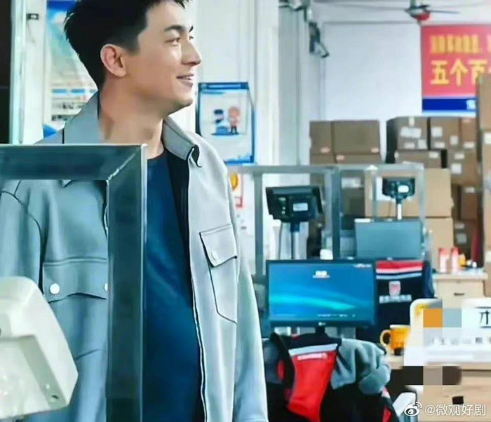 Lâm Canh Tân lại vác bụng mỡ trước thềm khai máy Dữ Phượng Hành