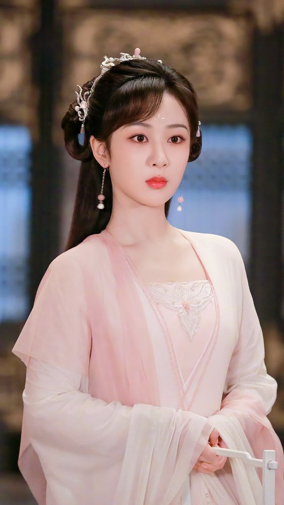 Dương Tử bị chê mờ nhạt trong Trầm Vụn Hương Phai. 