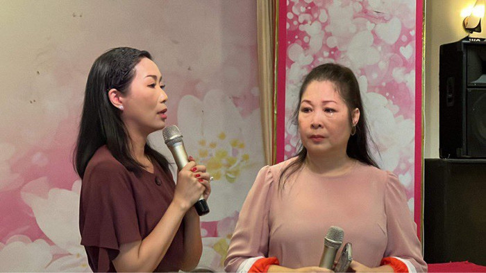 NSND Hồng Vân bật khóc khi được Trịnh Kim Chi nhận lời hỗ trợ để duy trì sân khấu kịch Phú Nhuận Ảnh 4