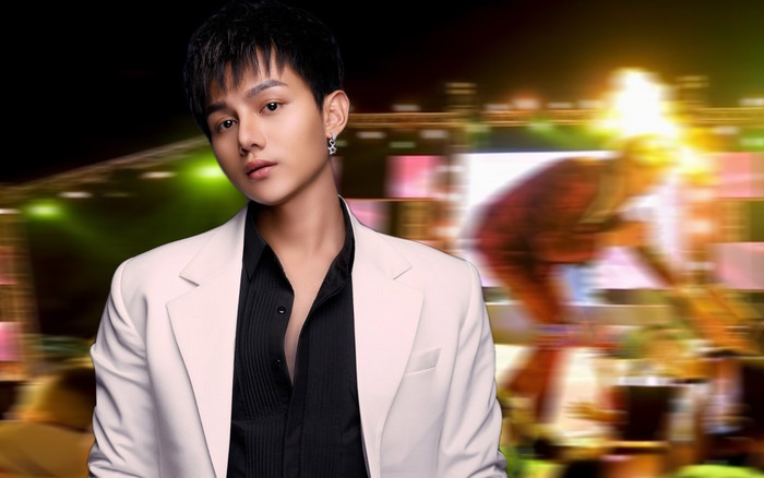 Ca sĩ Phan Duy Anh gặp sự cố kinh hoàng: Bị ngọt lửa phụt thẳng vào mặt khi đang hát Ảnh 2