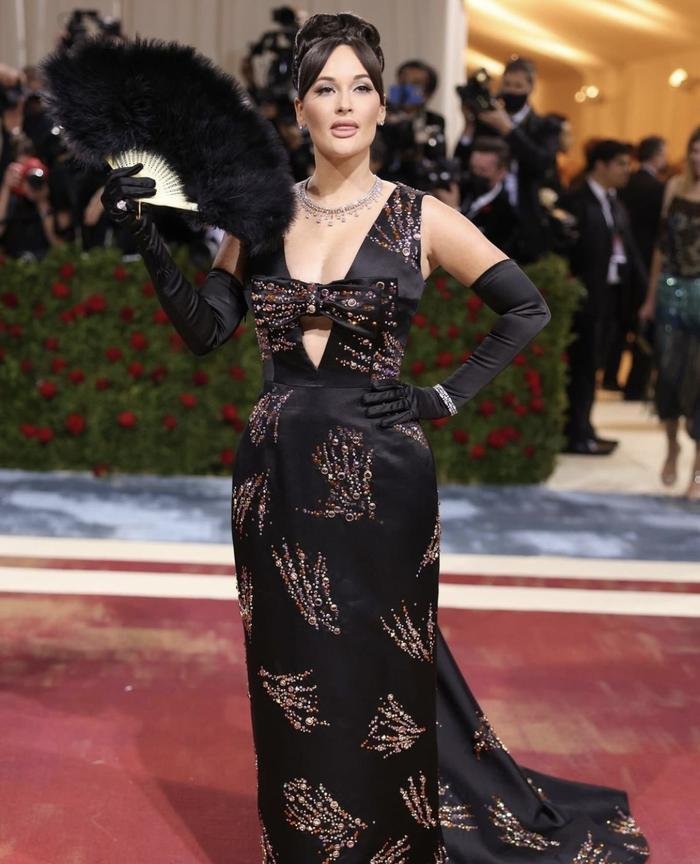 Dàn sao hạng A đổ bộ Met Gala 2022, tóc mây Kaia Gerber 'xinh miễn bàn', Vanessa Hudgens hở bạo Ảnh 21