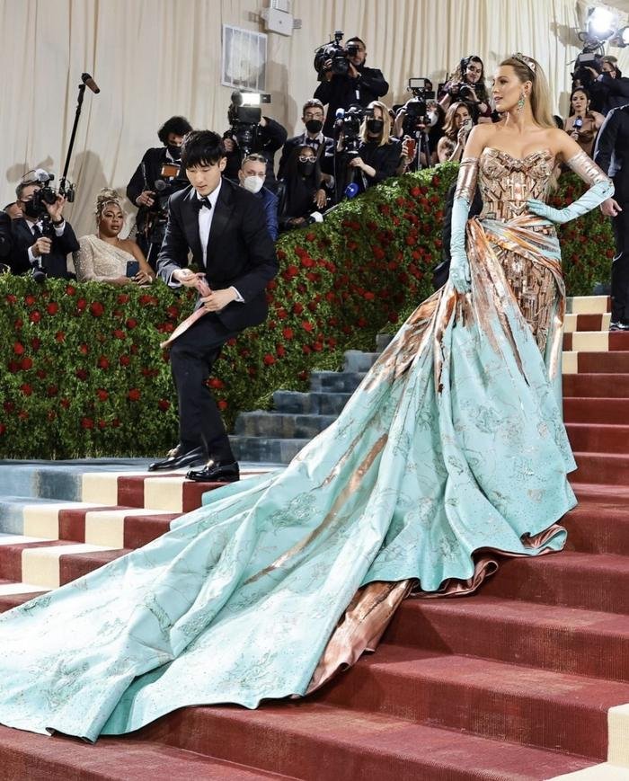 Dàn sao hạng A đổ bộ Met Gala 2022, tóc mây Kaia Gerber 'xinh miễn bàn', Vanessa Hudgens hở bạo Ảnh 15