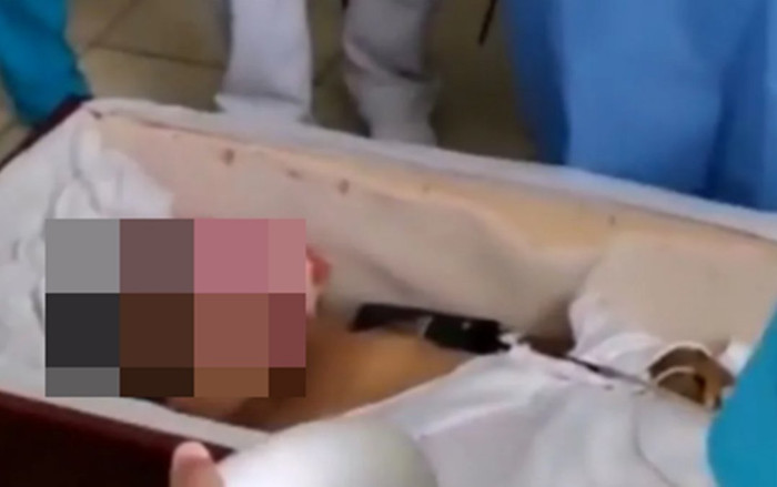 Phát hiện tiếng 'lộc cộc' từ quan tài cô gái chết vì tai nạn, gia đình 'choáng váng' khi mở ra xem Ảnh 2