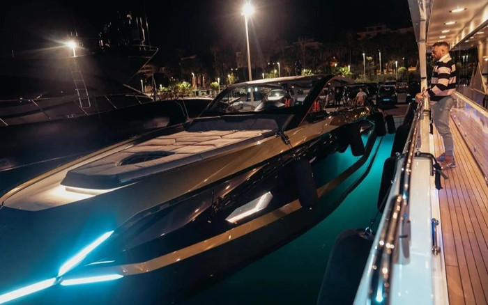 Chiêm ngưỡng siêu du thuyền mới tậu trị giá 2,4 triệu bảng của 'gã điên' McGregor Ảnh 2