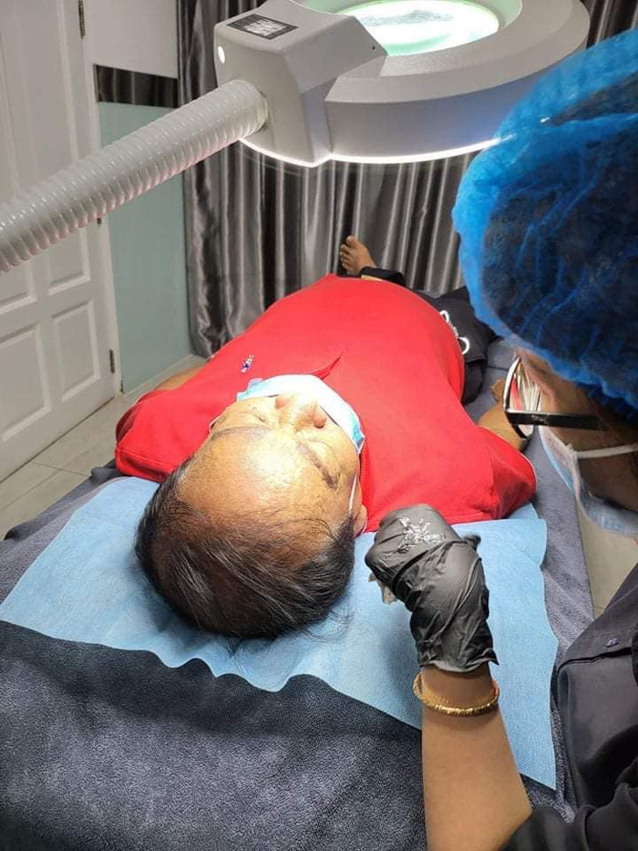 Cha của nữ diễn viên..