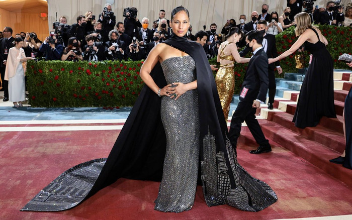 Alicia Keys đính 200.000 viên pha lê lên trang phục Met Gala 2022 Ảnh 2