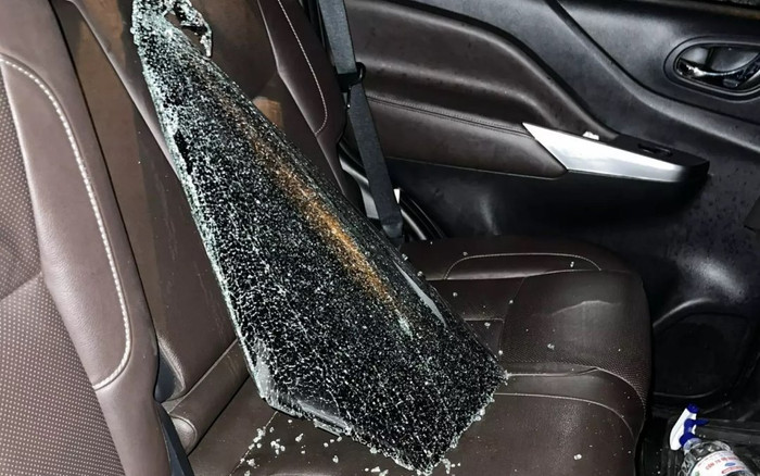 Đậu xe để vào nhà hàng ăn tối, khi trở ra phát hiện xế hộp bị đập vỡ kính và 'bốc hơi' 50.000 USD Ảnh 2