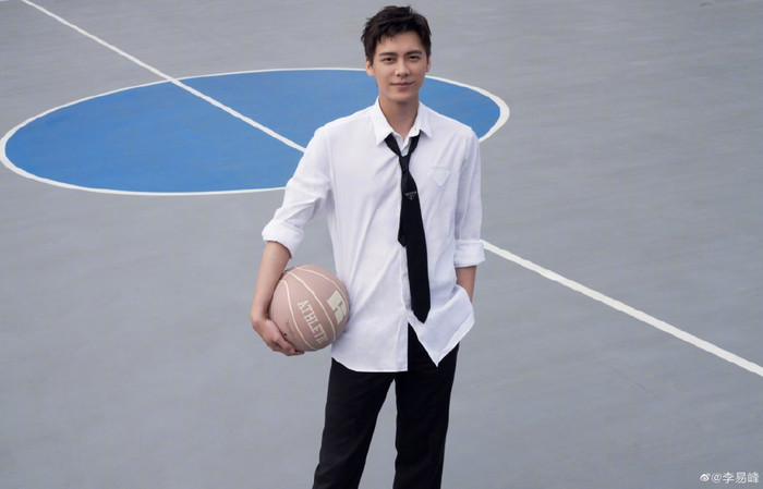 Lý Dịch Phong với tạo hình đầy mới lạ và năng động