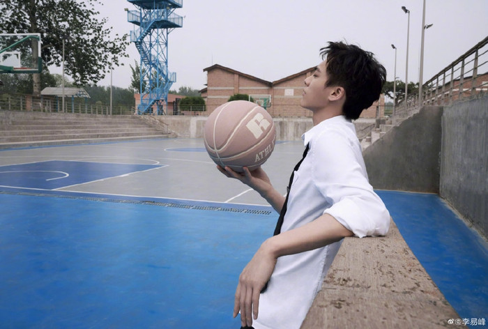 Lý Dịch Phong đã hóa thân thành một 'học bá' đầy ấn tượng