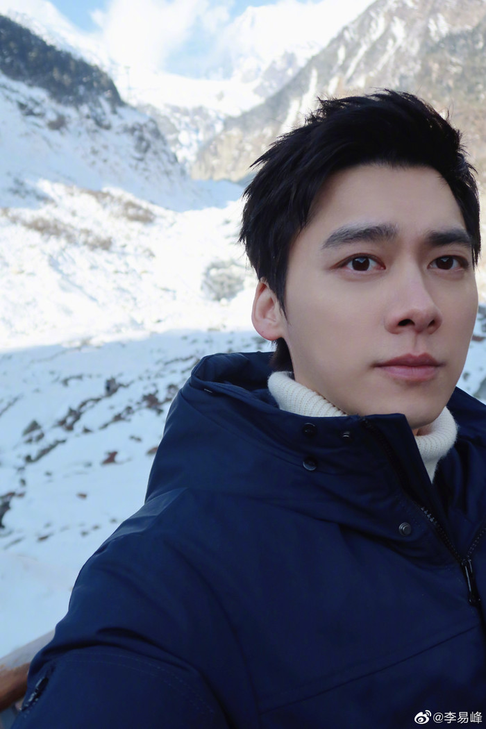 Tuy nhiên nam diễn viên vẫn duy trì nhan sắc đáng ngưỡng mộ so với tuổi thật