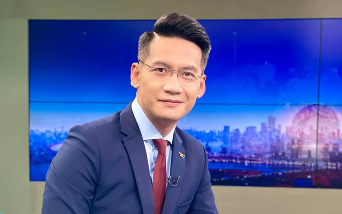 Cuộc sống kín tiếng của BTV điển trai bậc nhất VTV: Lấy vợ 'cùng ngành', xuất thân đáng ngưỡng mộ Ảnh 2