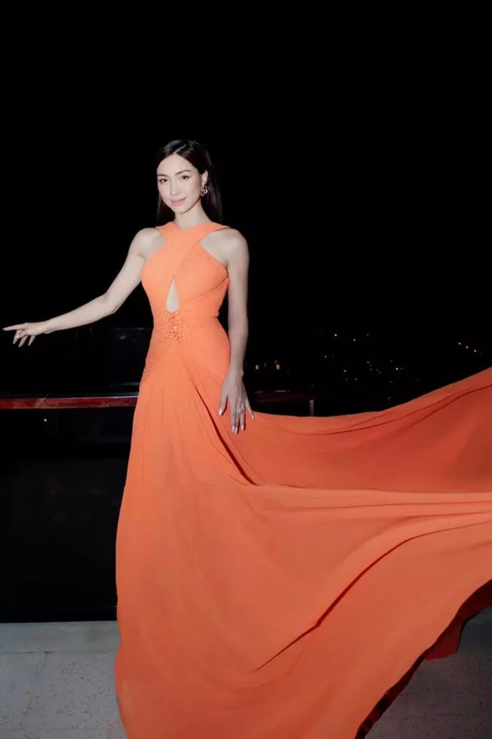 Đụng váy cam chóe, 'miss chân dài' Đỗ Thị Hà mạnh tay 'áp đảo' đàn chị ca sĩ đình đám Ảnh 6