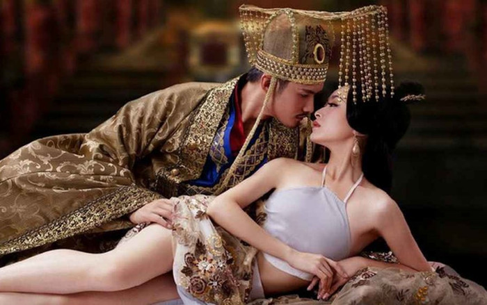 Vì sao trước giờ thị tẩm, phi tần phải cởi bỏ y phục, bị thái giám kiểm tra kỹ lưỡng? Ảnh 2