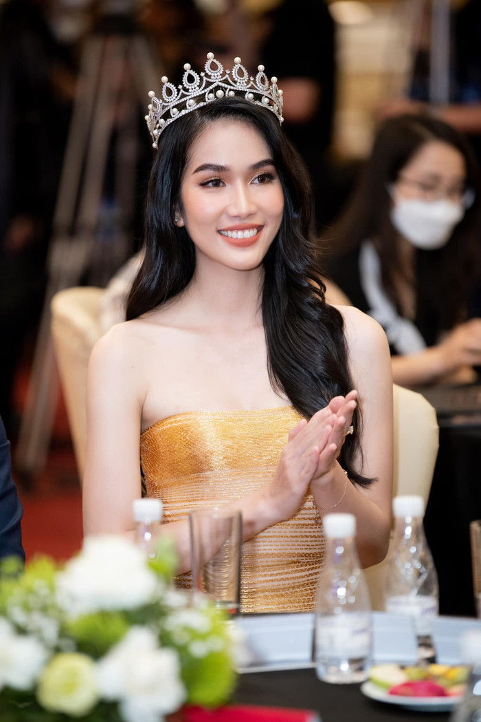 Miss International lại 're-up' hình Phương Anh trên trang chủ đi kèm thách thức: 'Hãy coi chừng cô ấy' Ảnh 9